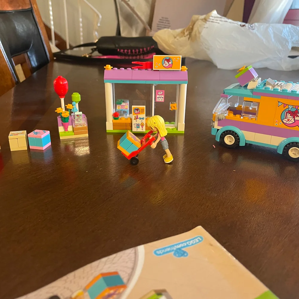 Lego Friends: Heartlake Gift Delivery (41310) Complete--185 pieces--no box